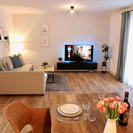 מגדבורג Geraeumiges 2R City-Apartment Uninaehe Mit Tv Streaming, Terrasse מראה חיצוני תמונה