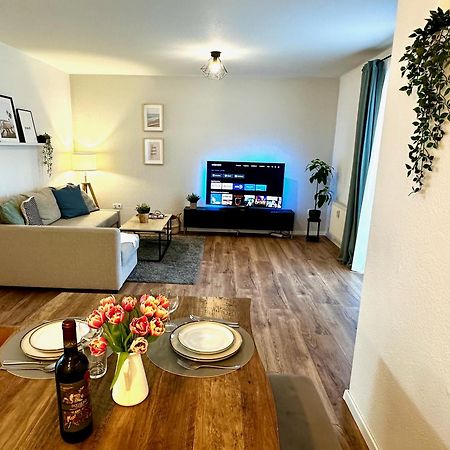 מגדבורג Geraeumiges 2R City-Apartment Uninaehe Mit Tv Streaming, Terrasse מראה חיצוני תמונה