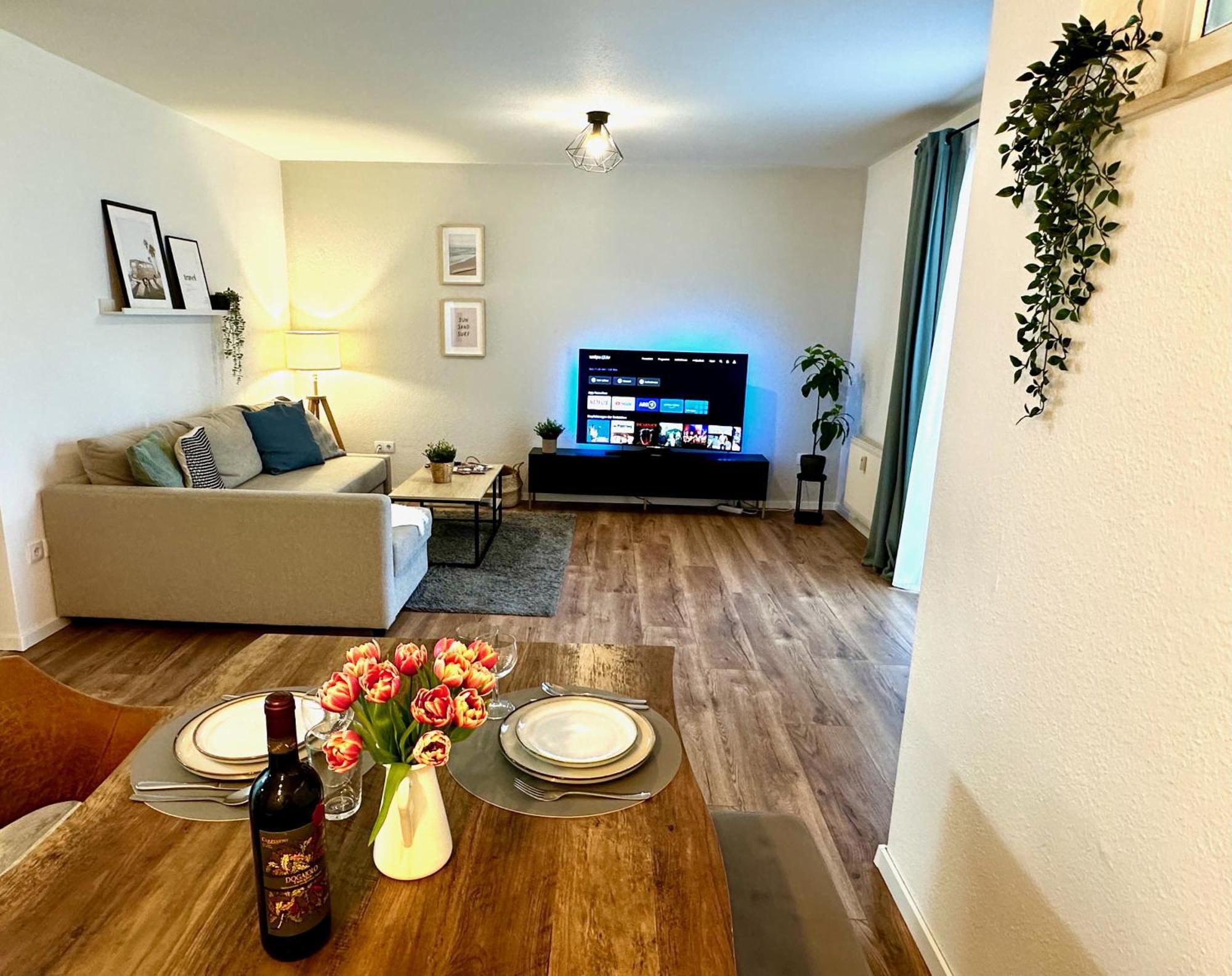 מגדבורג Geraeumiges 2R City-Apartment Uninaehe Mit Tv Streaming, Terrasse מראה חיצוני תמונה